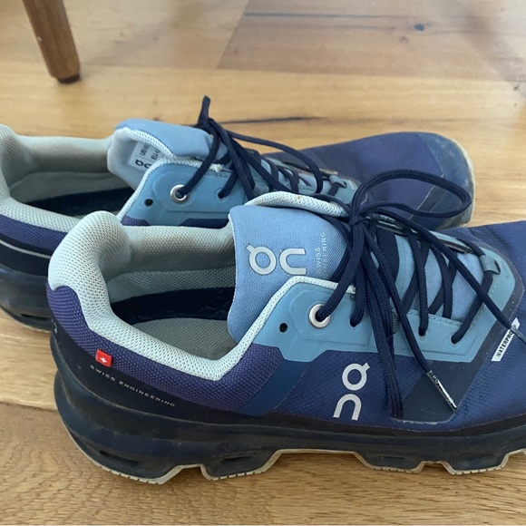 On Cloud running shoes - Picture 4 of 6